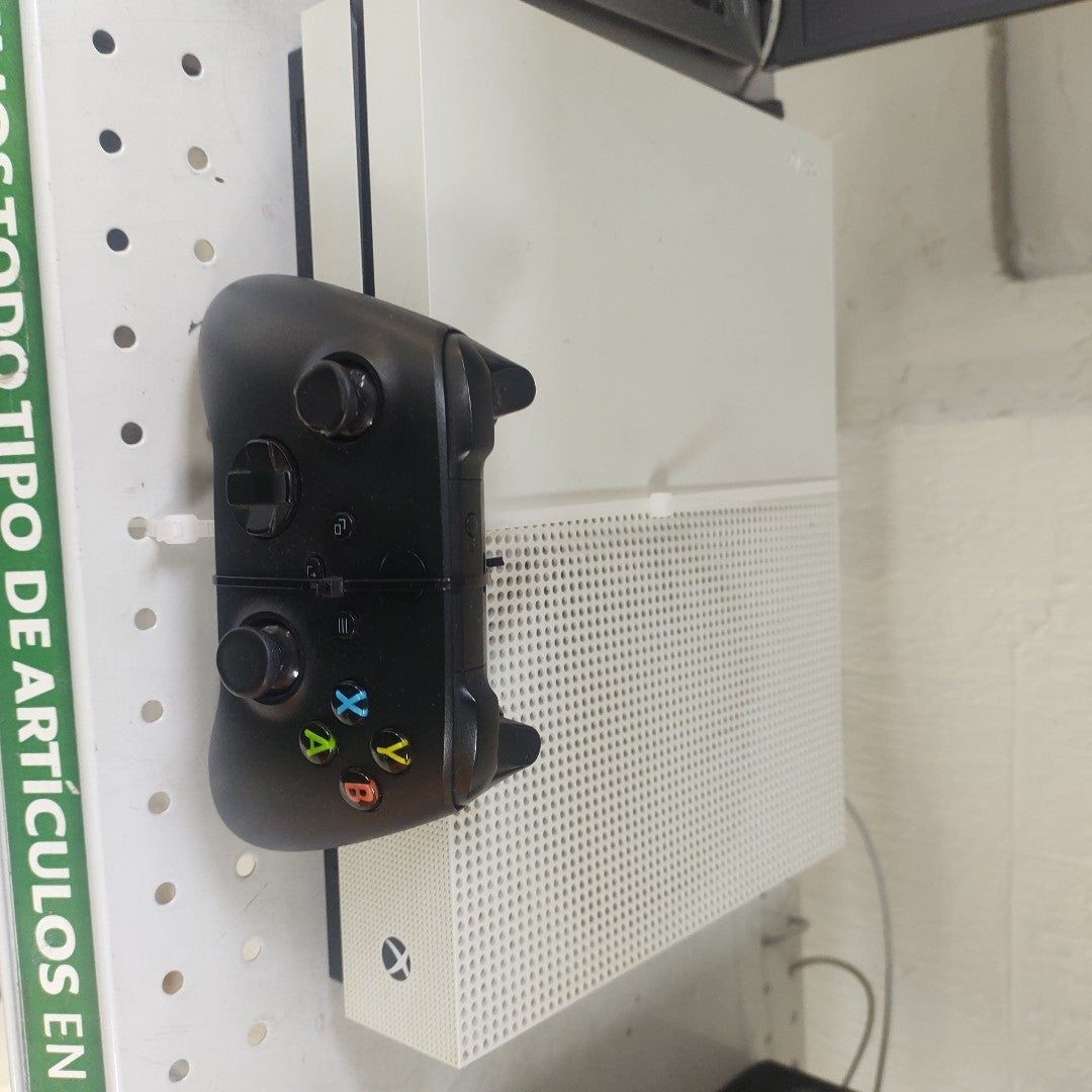 CONSOLA DE VIDEOJUEGO MICROSOFT XBOX ONE S 1 TB (SEMINUEVO)