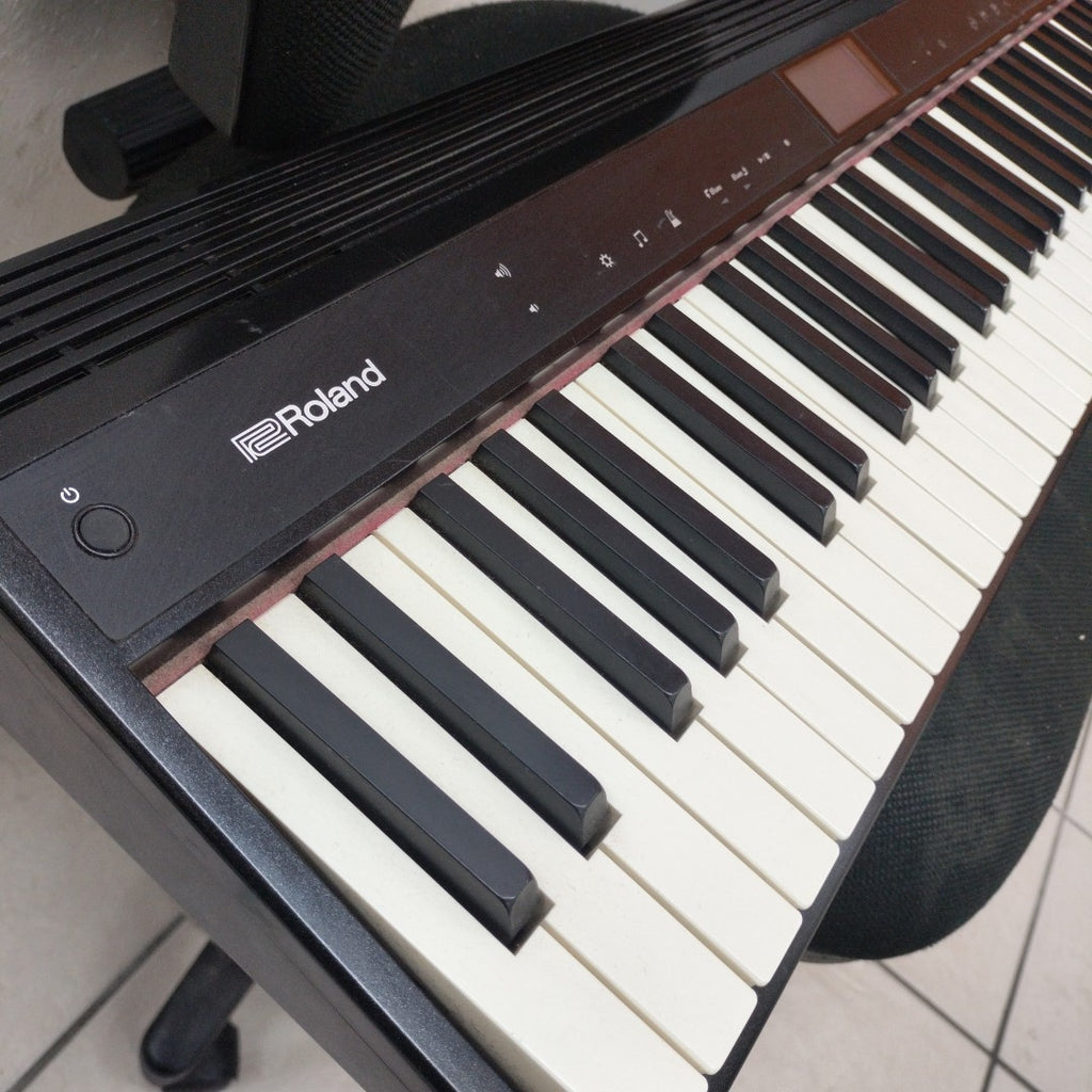 TECLADO ROLAND GO-61P 61 TECLAS PANTALLA LCD (SEMINUEVO)