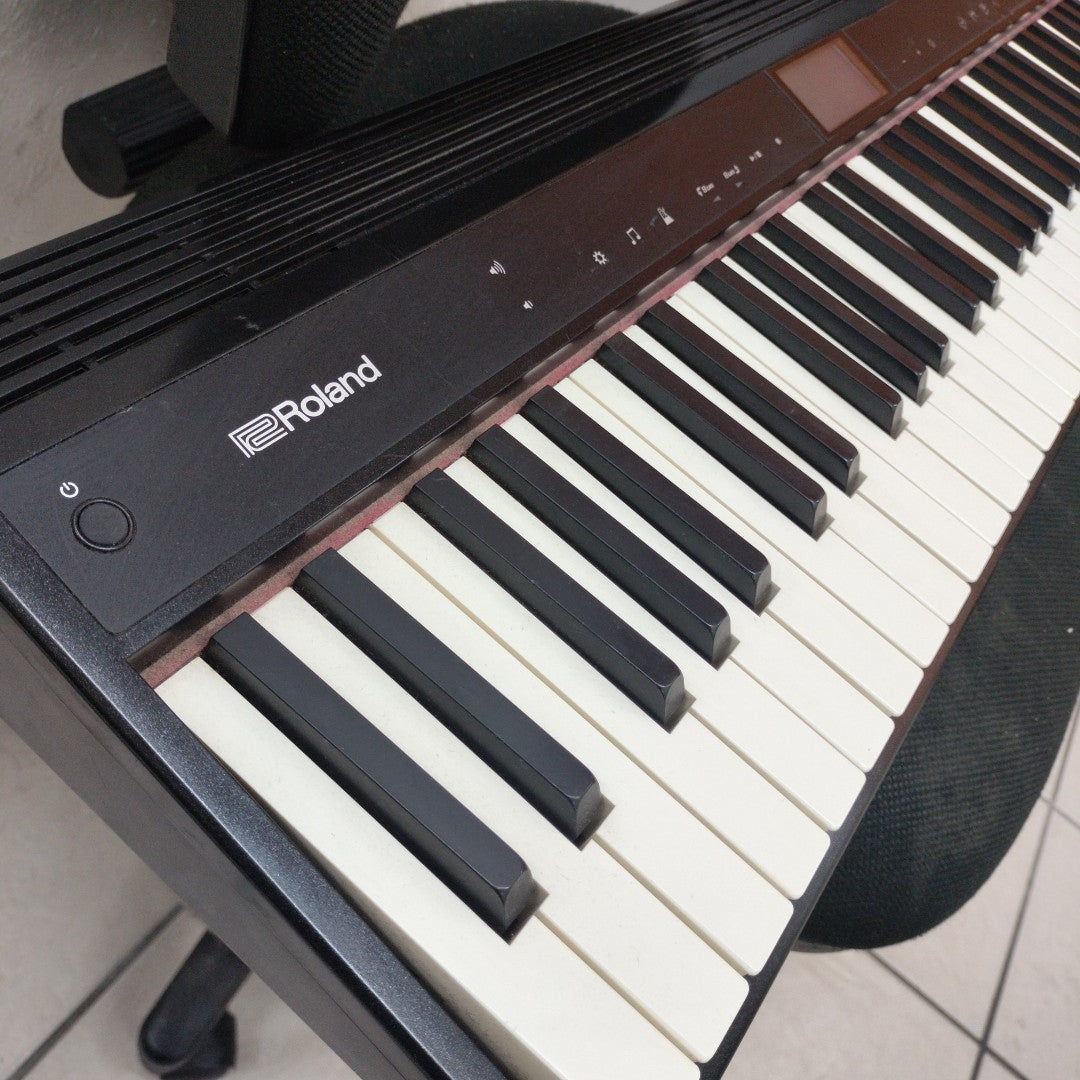 TECLADO ROLAND GO-61P 61 TECLAS PANTALLA LCD (SEMINUEVO)
