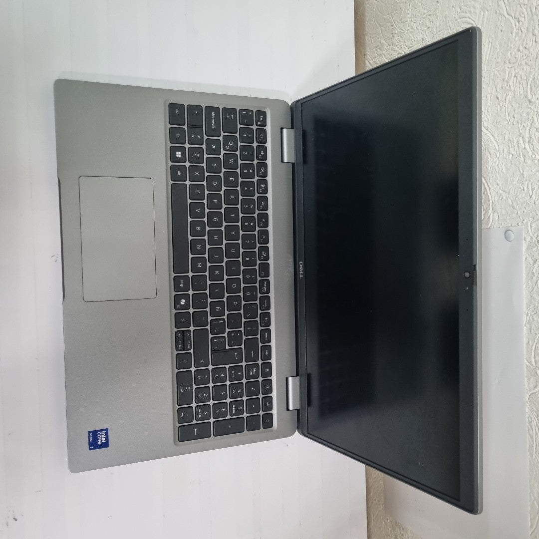 LAPTOP DELL LATITUDE 5550 (2024) 512 GB SSD 16 GB RAM (SEMINUEVO)
