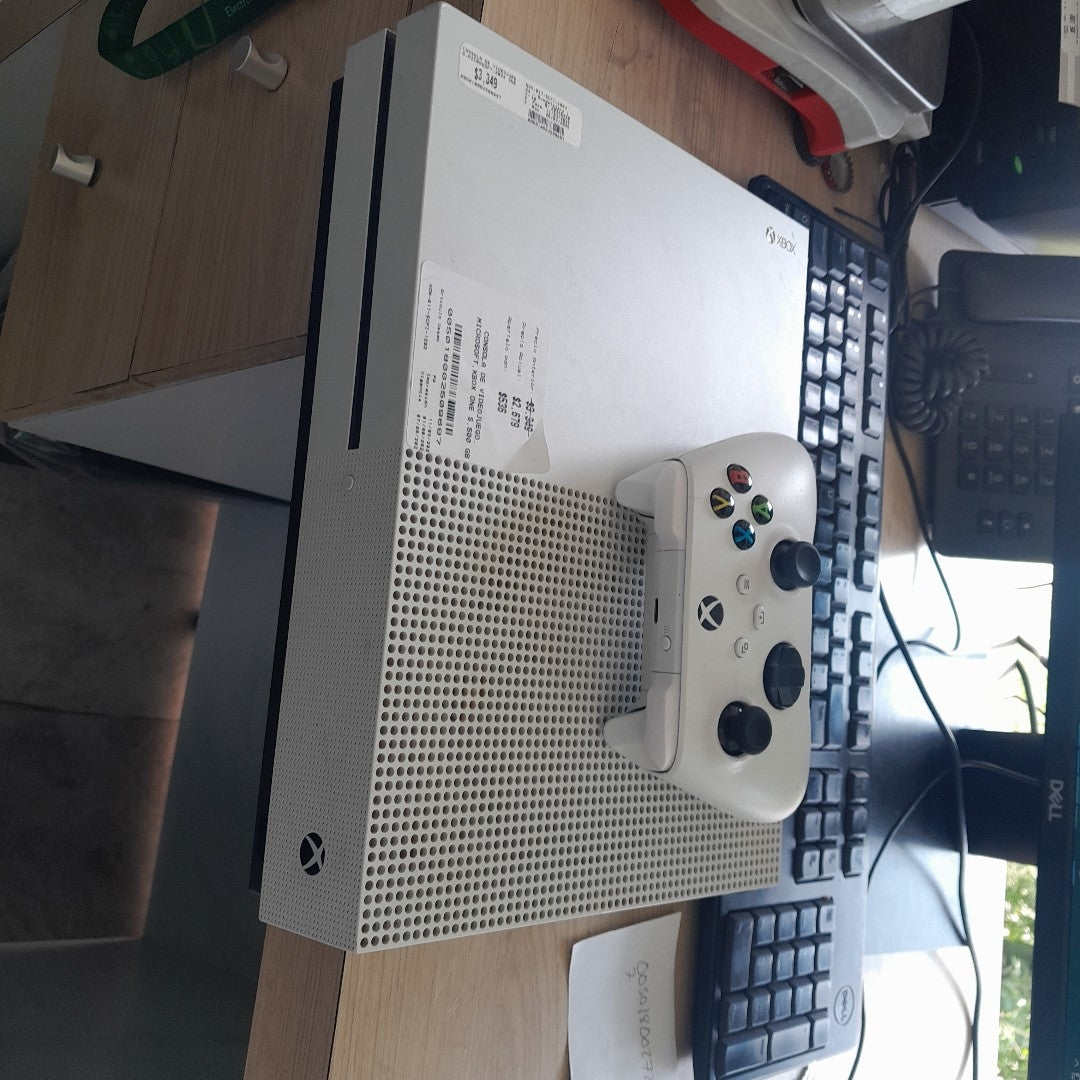 CONSOLA DE VIDEOJUEGO MICROSOFT XBOX ONE S 500 GB  (SEMINUEVO)