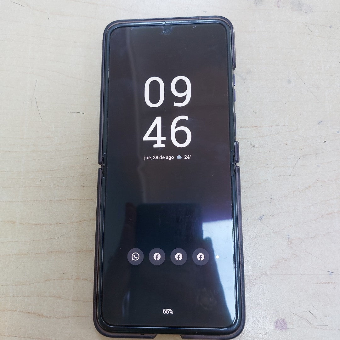 CELULAR MOTOROLA RAZR 40 XT2323-1 (2023) 256 GB 8 GB RAM (SEMINUEVO)