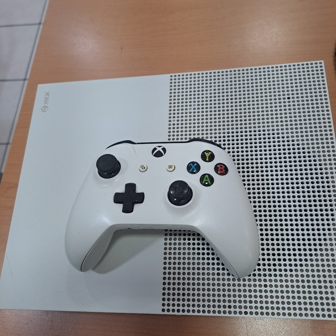 CONSOLA DE VIDEOJUEGO MICROSOFT XBOX ONE S 1 TB (SEMINUEVO)