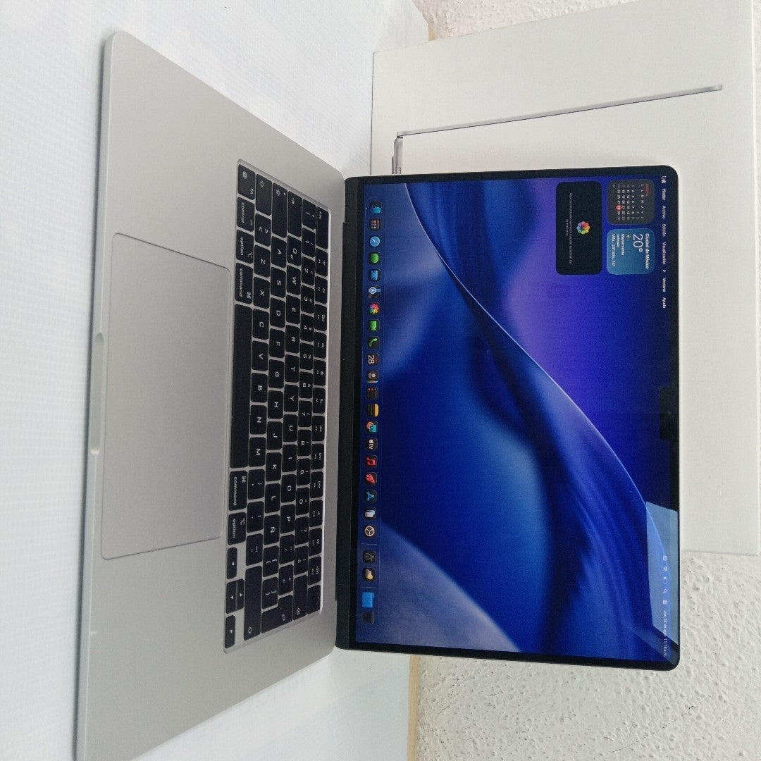 LAPTOP APPLE MACBOOK AIR 15" 2023 3.49 A2941 8 CPU/10 GPU 256 GB SSD 8 GB RAM (SEMINUEVO)