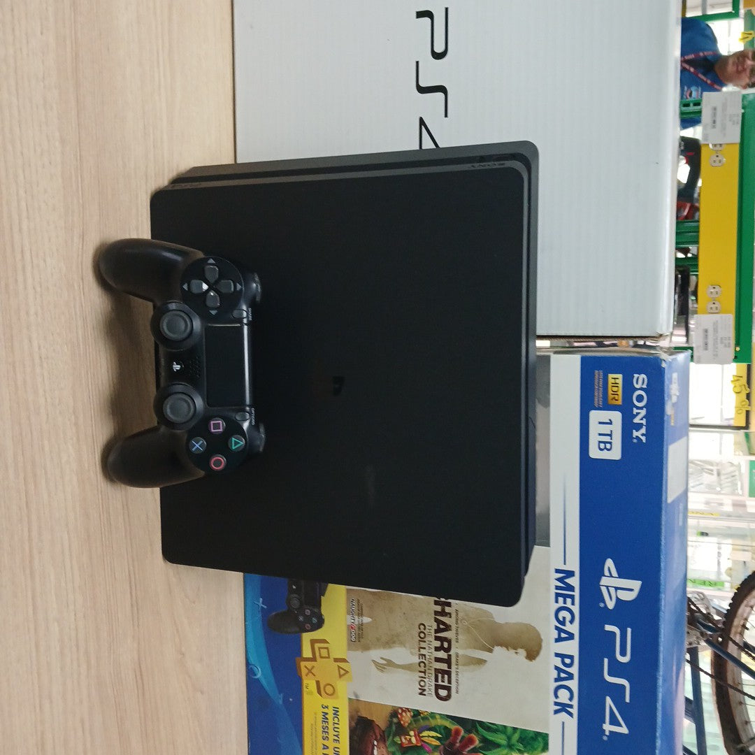 CONSOLA DE VIDEOJUEGO SONY PS4 SLIM 1 TB (SEMINUEVO)