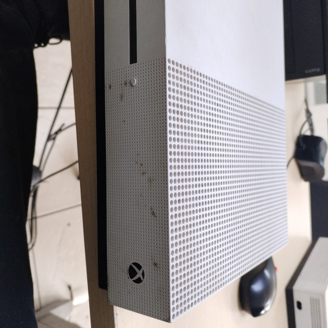 CONSOLA DE VIDEOJUEGO MICROSOFT XBOX ONE S 500 GB  (SEMINUEVO)