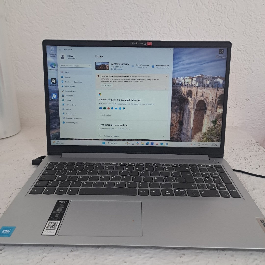 LAPTOP LENOVO IDEAPAD 1 15IGL7 (2024) 256 GB SSD 8 GB RAM (SEMINUEVO)
