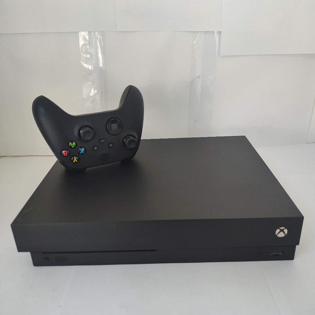 CONSOLA DE VIDEOJUEGO MICROSOFT XBOX ONE X 1 TB (SEMINUEVO)