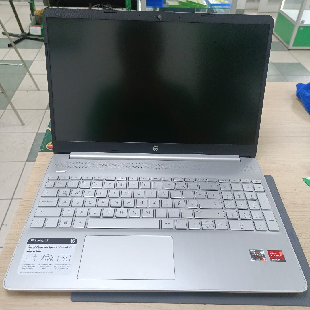 LAPTOP HP 15-EF2526LA (2024) 512 GB SSD 12 GB RAM (SEMINUEVO)