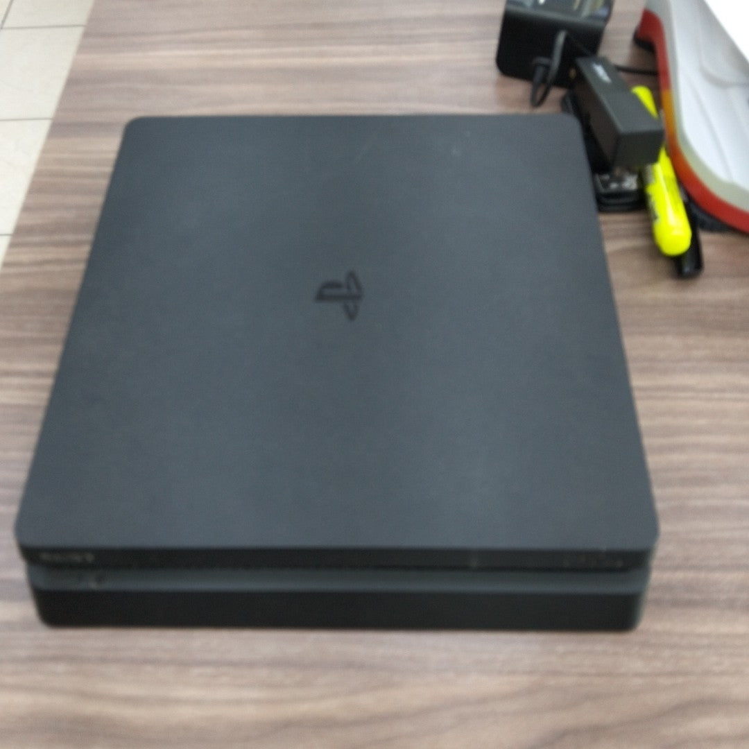 CONSOLA DE VIDEOJUEGO SONY PS4 SLIM 1 TB (SEMINUEVO)