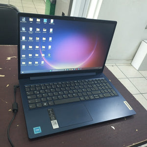LAPTOP LENOVO IDEAPAD SLIM 3 15IAN8 (2023) 256 GB SSD 8 GB RAM (SEMINUEVO)