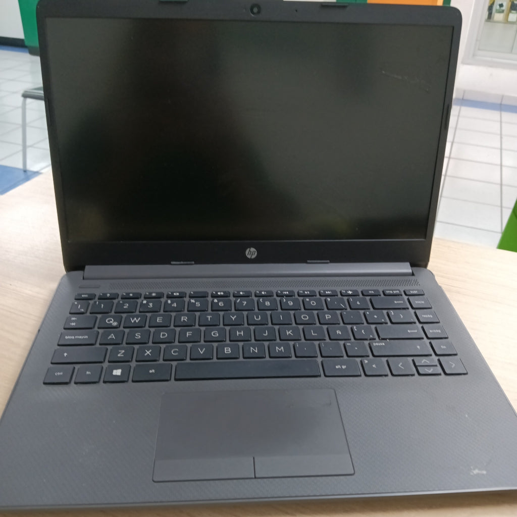 LAPTOP HP 245 G8 (2022) 1 TB + 128 GB SSD 8 GB RAM (SEMINUEVO)