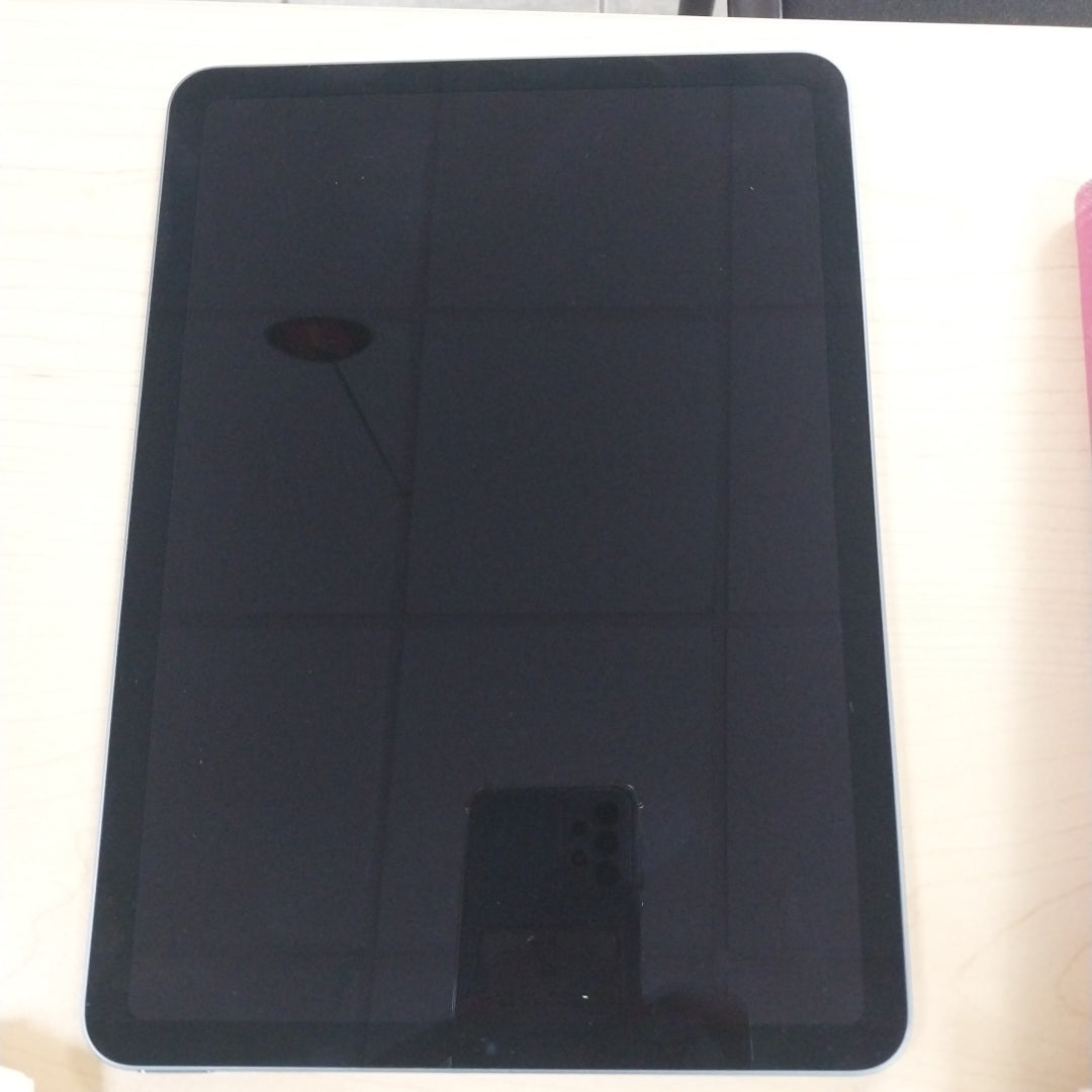 TABLETA APPLE IPAD AIR 5 A2588 64 GB 8 GB RAM (SEMINUEVO)