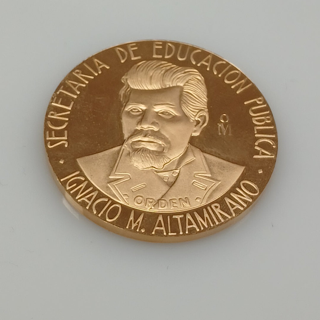 K1 42,00 GRMS - DTO. 0,00 GRMS - 21 K - AVALÚO 76734,00 * IDENTIFICACIÓN MEDALLA CONMEMORATIVA * MATERIALES ORO * ES (SEMINUEVO)