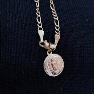 CADENA, MEDALLA RELIGIOSA. ORO. 10 K 5.7 GRMS (SEMINUEVO)