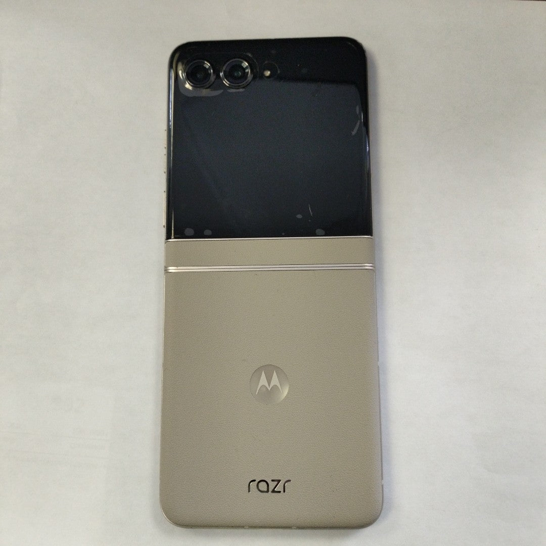 CELULAR MOTOROLA RAZR 50 5G XT2451-3 (2024) 512 GB 12 GB RAM (SEMINUEVO)