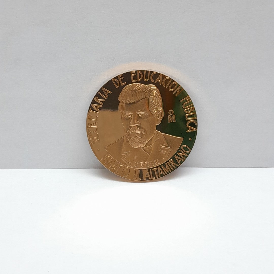 K1 42,20 GRMS - DTO. 0,00 GRMS - 21 K - AVALÚO 77099,40 * IDENTIFICACIÓN MEDALLA CONMEMORATIVA * MATERIALES ORO * ES (SEMINUEVO)