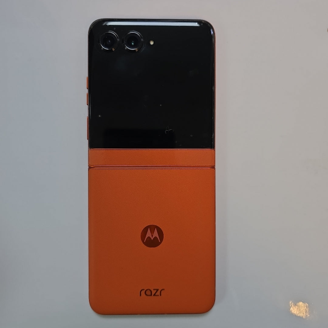 CELULAR MOTOROLA RAZR 50 5G XT2453-1 512 GB 12 GB RAM (SEMINUEVO)