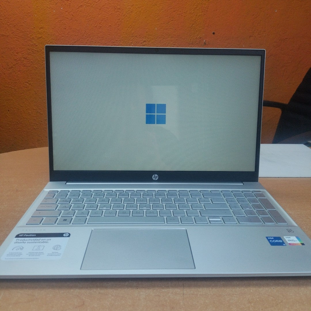 LAPTOP HP PAVILION 15-EG0500LA (2023) 256 GB SSD 8 GB RAM (SEMINUEVO)