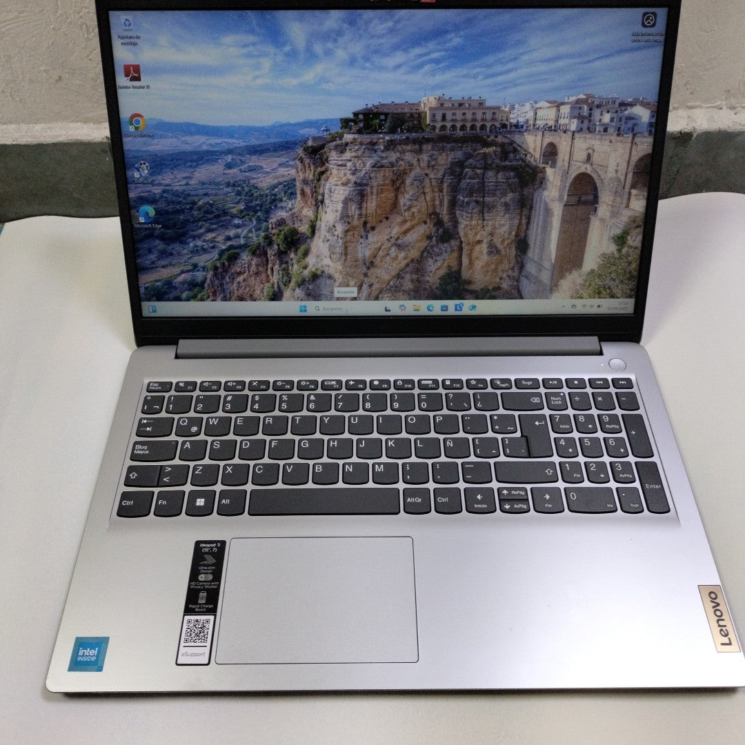 LAPTOP LENOVO IDEAPAD 1 15IGL7 (2024) 256 GB SSD 8 GB RAM (SEMINUEVO)