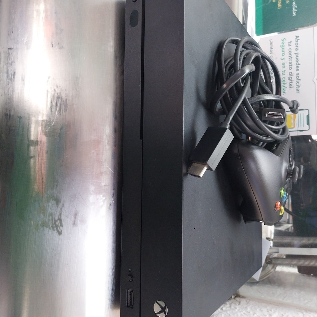 CONSOLA DE VIDEOJUEGO MICROSOFT XBOX ONE X 1 TB (SEMINUEVO)