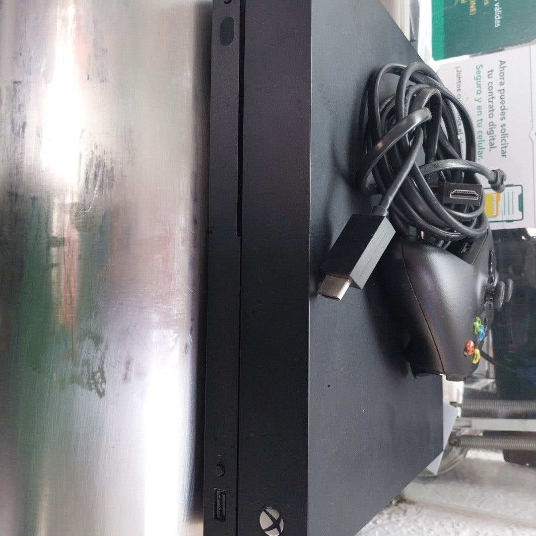 CONSOLA DE VIDEOJUEGO MICROSOFT XBOX ONE X 1 TB (SEMINUEVO)