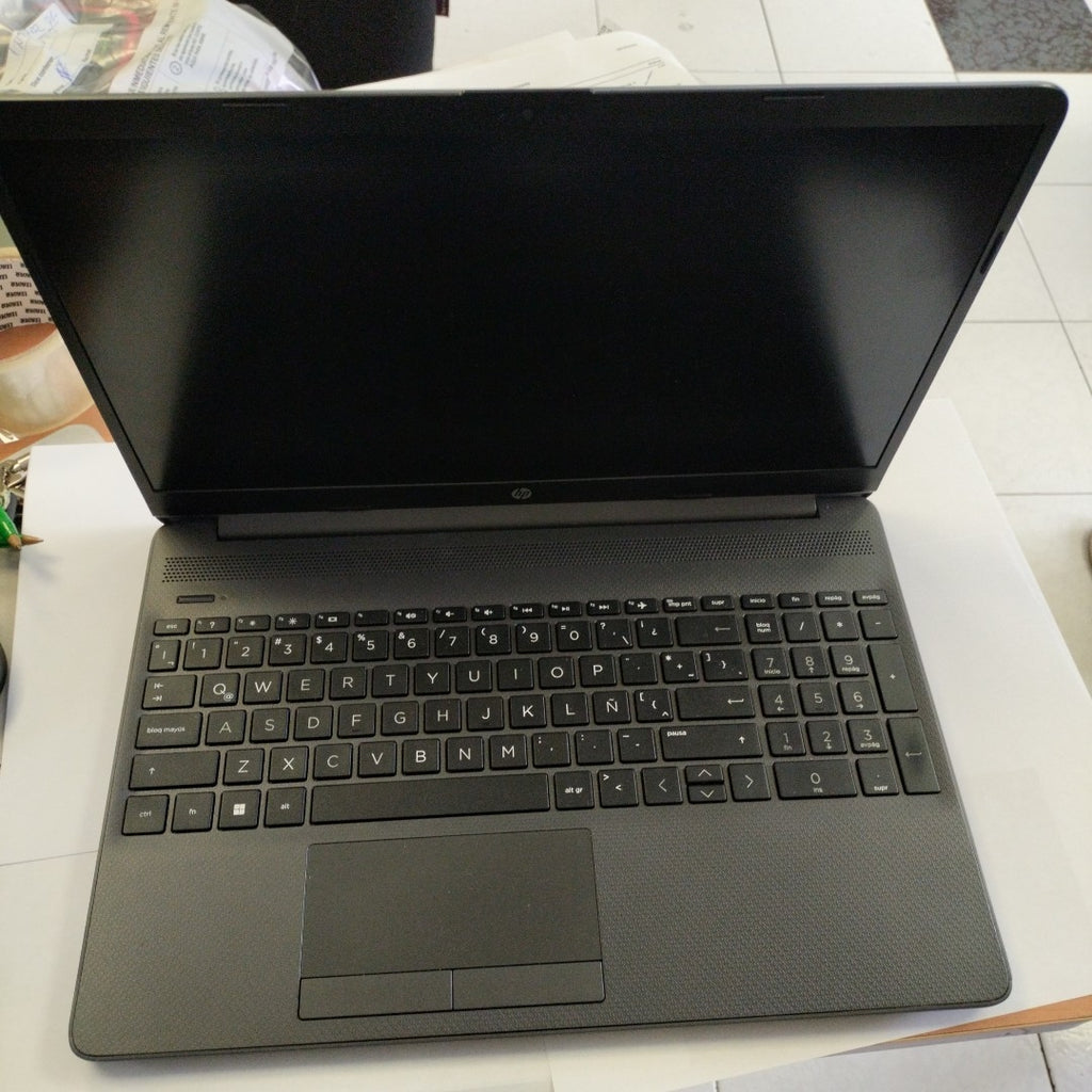 LAPTOP HP 255 G8 (2023) 256 GB SSD 8 GB RAM (SEMINUEVO)