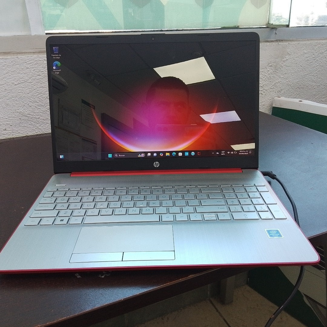 LAPTOP HP 15-DW0083WM (2021) 128 GB SSD 4 GB RAM (SEMINUEVO)