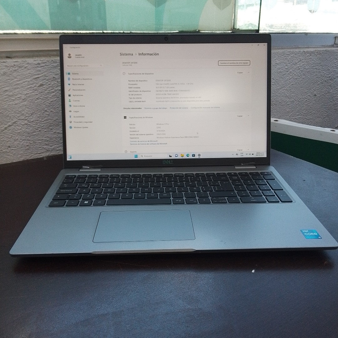 LAPTOP DELL LATITUDE 5540 (2023) 512 GB SSD 16 GB RAM (SEMINUEVO)