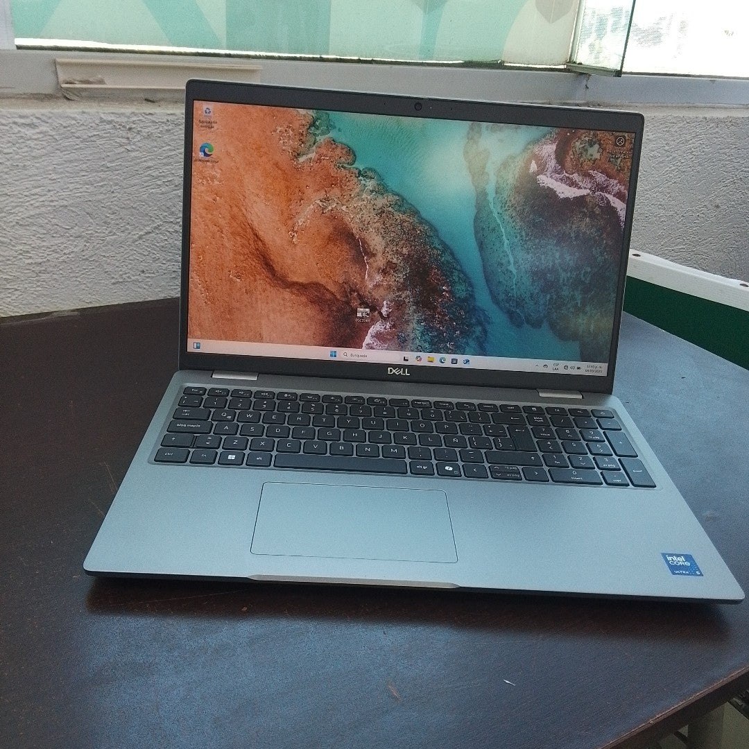 LAPTOP DELL LATITUDE 5550 (2024) 512 GB SSD 16 GB RAM (SEMINUEVO)