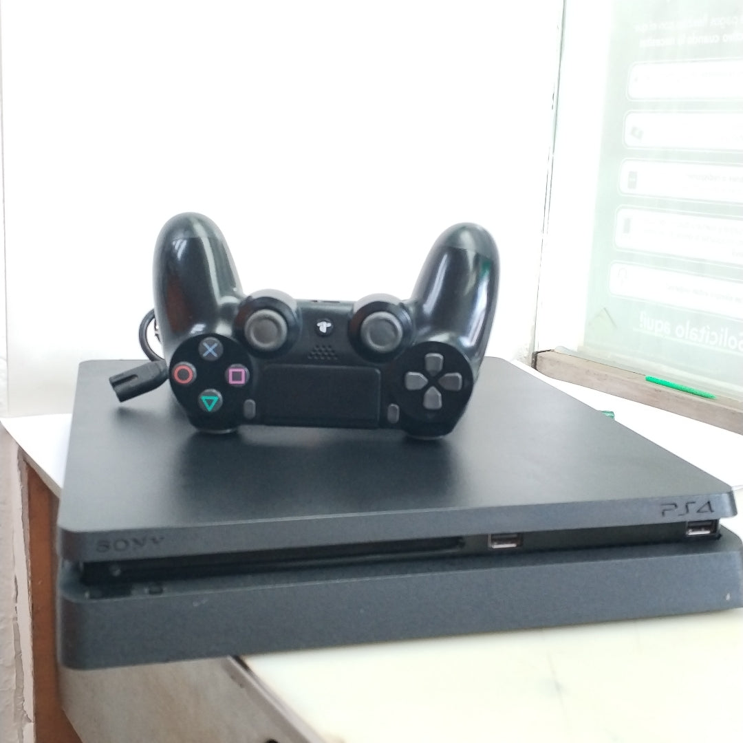 CONSOLA DE VIDEOJUEGO SONY PS4 SLIM 1 TB (SEMINUEVO)