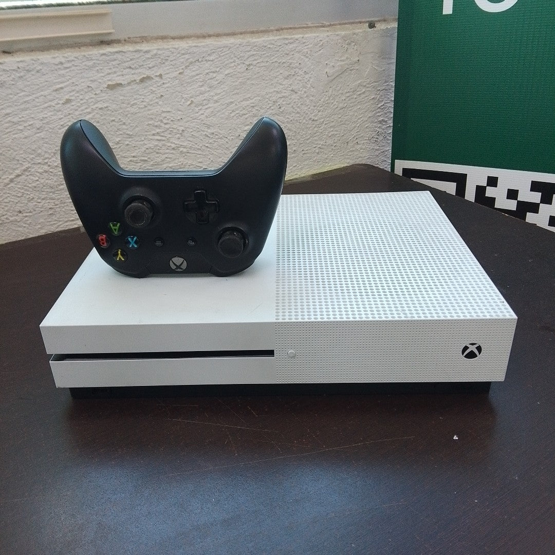 CONSOLA DE VIDEOJUEGO MICROSOFT XBOX ONE S 1 TB (SEMINUEVO)