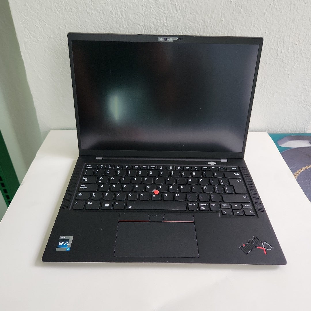 LAPTOP LENOVO THINKPAD X1 CARBON GEN 11 (2023) 512 GB SSD 16 GB RAM (SEMINUEVO)