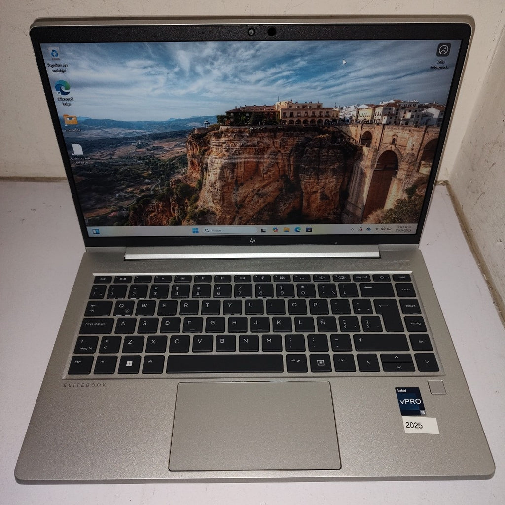 LAPTOP HP ELITEBOOK 640 G9 (2023) 256 GB SSD 16 GB RAM (SEMINUEVO)