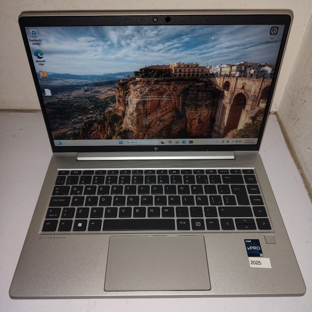 LAPTOP HP ELITEBOOK 640 G9 (2023) 256 GB SSD 16 GB RAM (SEMINUEVO)