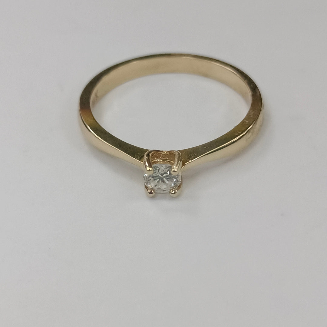 ANILLO SOLITARIO CON DIAMANTE CORTE BRILLANTE 0.20CTS JK SI1, 14K 2.2 G (NUEVO)