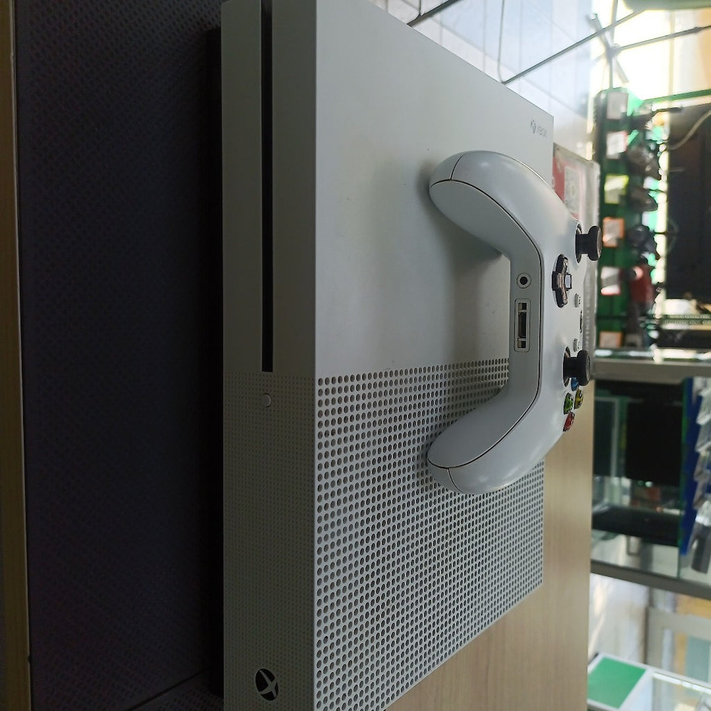 CONSOLA DE VIDEOJUEGO MICROSOFT XBOX ONE S 1 TB (SEMINUEVO)