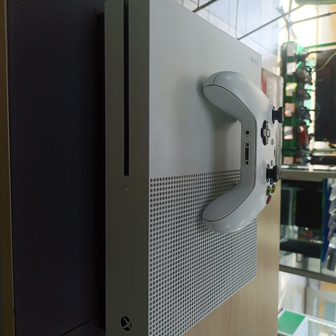 CONSOLA DE VIDEOJUEGO MICROSOFT XBOX ONE S 1 TB (SEMINUEVO)