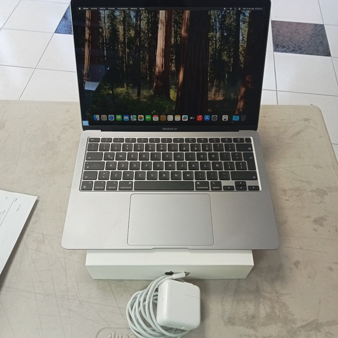 LAPTOP APPLE MACBOOK AIR 13" 2020 3.2 A2337 256 GB SSD 8 GB RAM (SEMINUEVO)