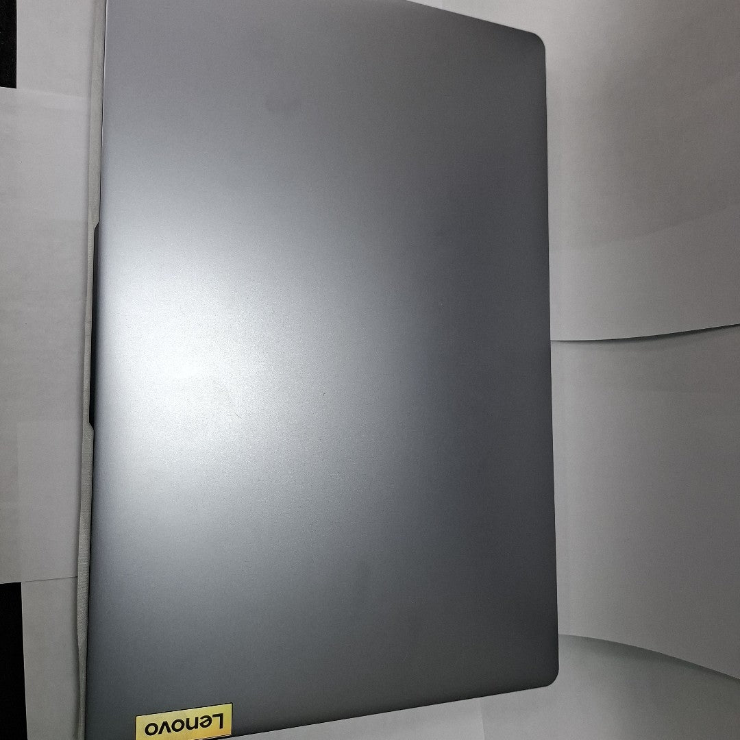 LAPTOP LENOVO IDEAPAD SLIM 3 15IAH8 (2024) 512 GB SSD 8 GB RAM (SEMINUEVO)
