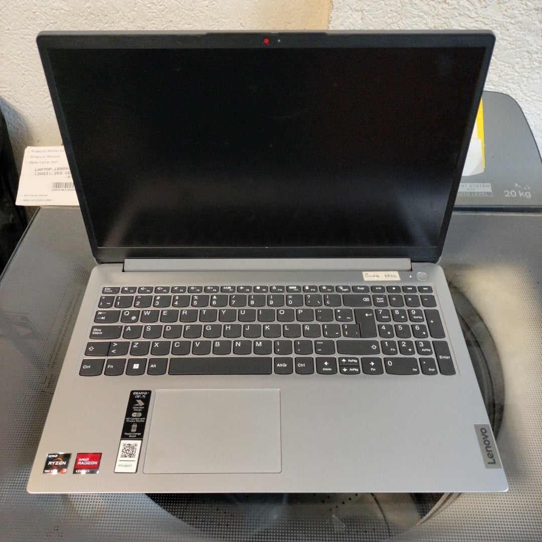 LAPTOP LENOVO IDEAPAD 1 15AMN7 (2023) 256 GB SSD 8 GB RAM (SEMINUEVO)