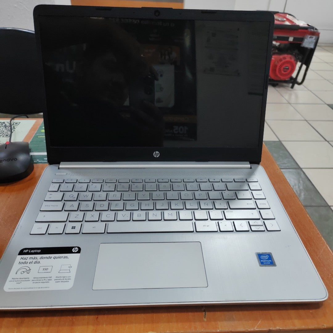 LAPTOP HP 15-EF1501LA (2022) 256 GB SSD 8 GB RAM (SEMINUEVO)