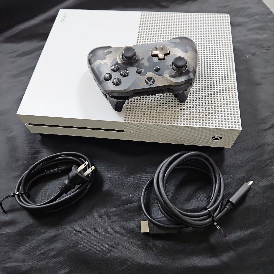 CONSOLA DE VIDEOJUEGO MICROSOFT XBOX ONE S 1 TB (SEMINUEVO)