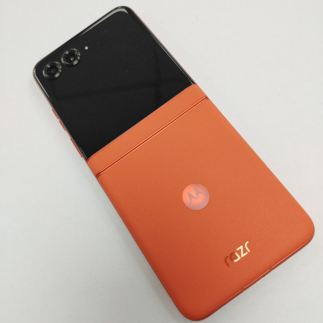 CELULAR MOTOROLA RAZR 50 5G XT2453-1 512 GB 12 GB RAM (SEMINUEVO)