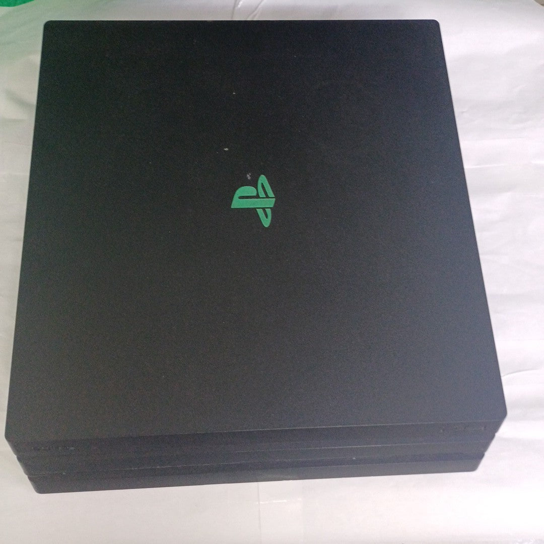 CONSOLA DE VIDEOJUEGO SONY PS4 PRO 1 TB (SEMINUEVO)