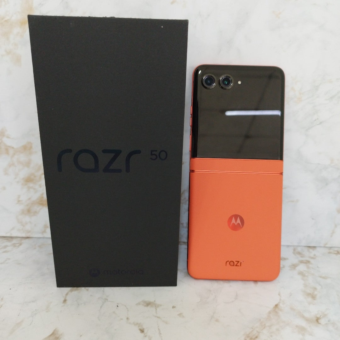 CELULAR MOTOROLA RAZR 50 5G XT2453-1 512 GB 12 GB RAM (SEMINUEVO)