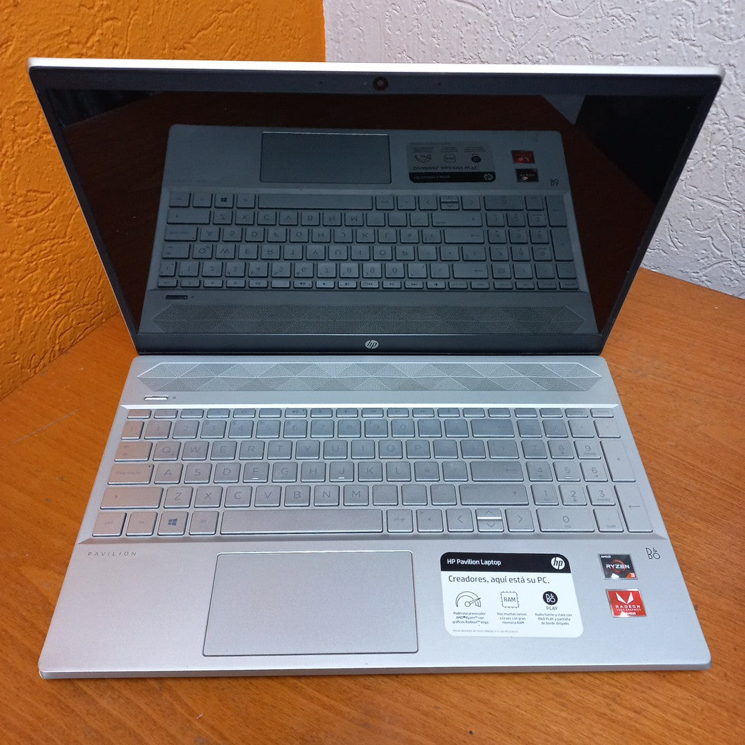 LAPTOP HP PAVILION 15-CW1012LA (2023) 1 TB + 128 GB SSD 12 GB RAM (SEMINUEVO)