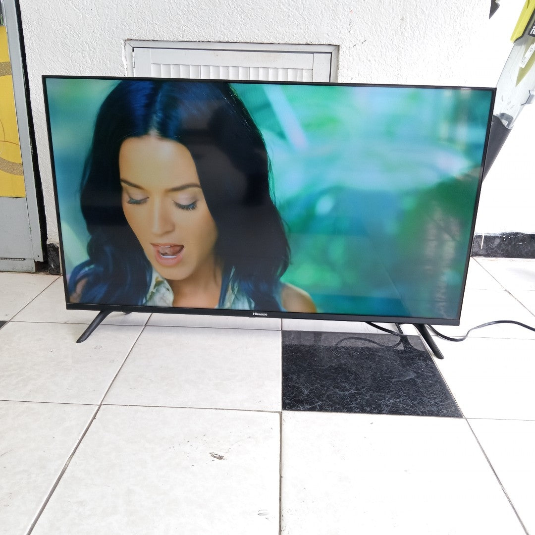 PANTALLA HISENSE 40A45H (2022) 40" LED FULL HD (SEMINUEVO)