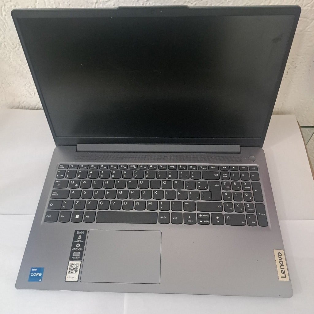 LAPTOP LENOVO IDEAPAD SLIM 3 15IAH8 (2023) 512 GB SSD 8 GB RAM (SEMINUEVO)