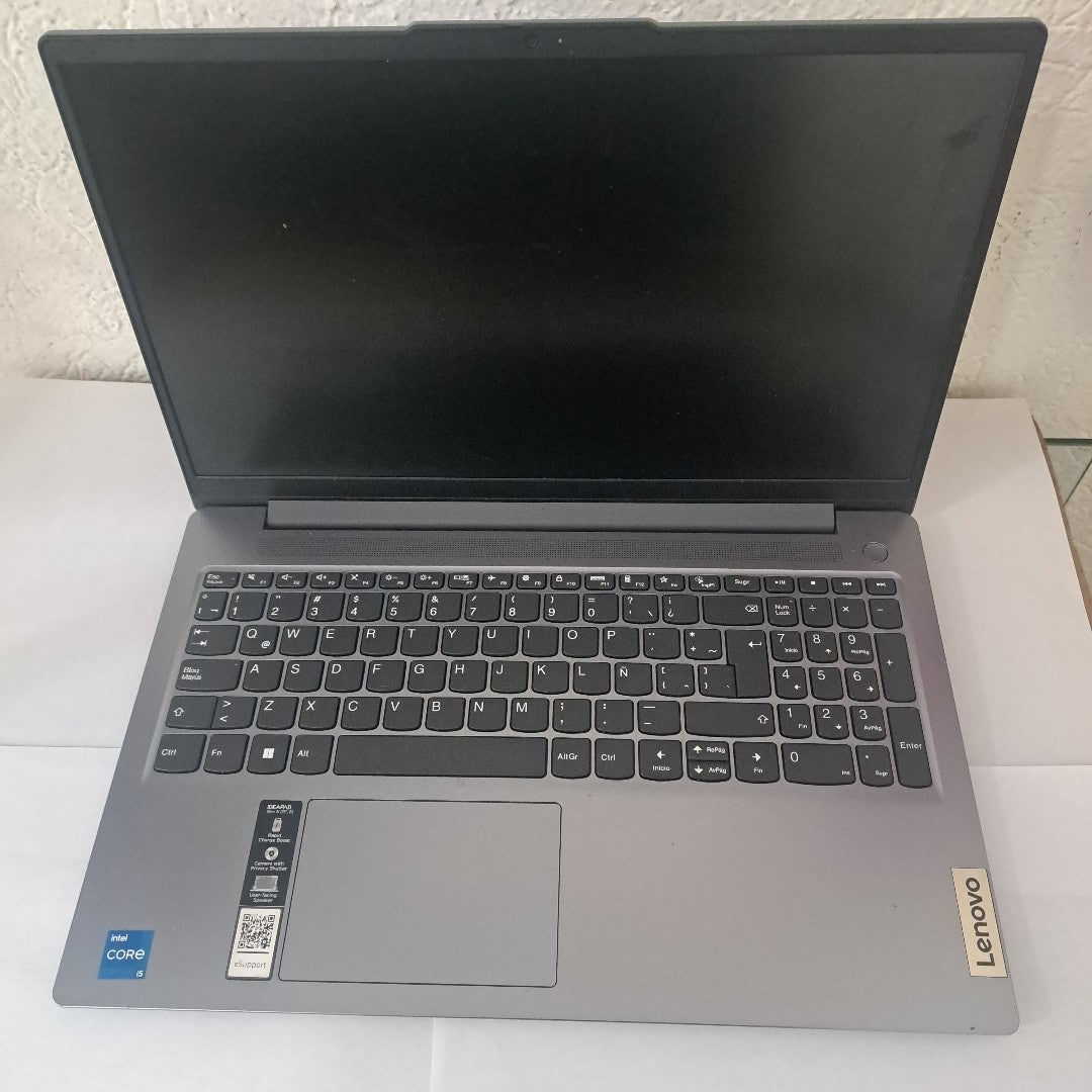 LAPTOP LENOVO IDEAPAD SLIM 3 15IAH8 (2023) 512 GB SSD 8 GB RAM (SEMINUEVO)